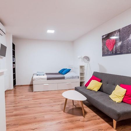 Central Studio Boulevard Budapest Kültér fotó