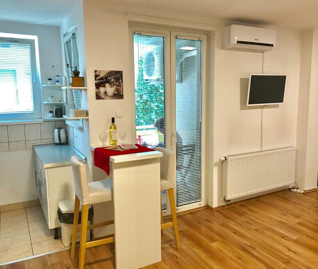 Central Studio Boulevard Budapest Kültér fotó