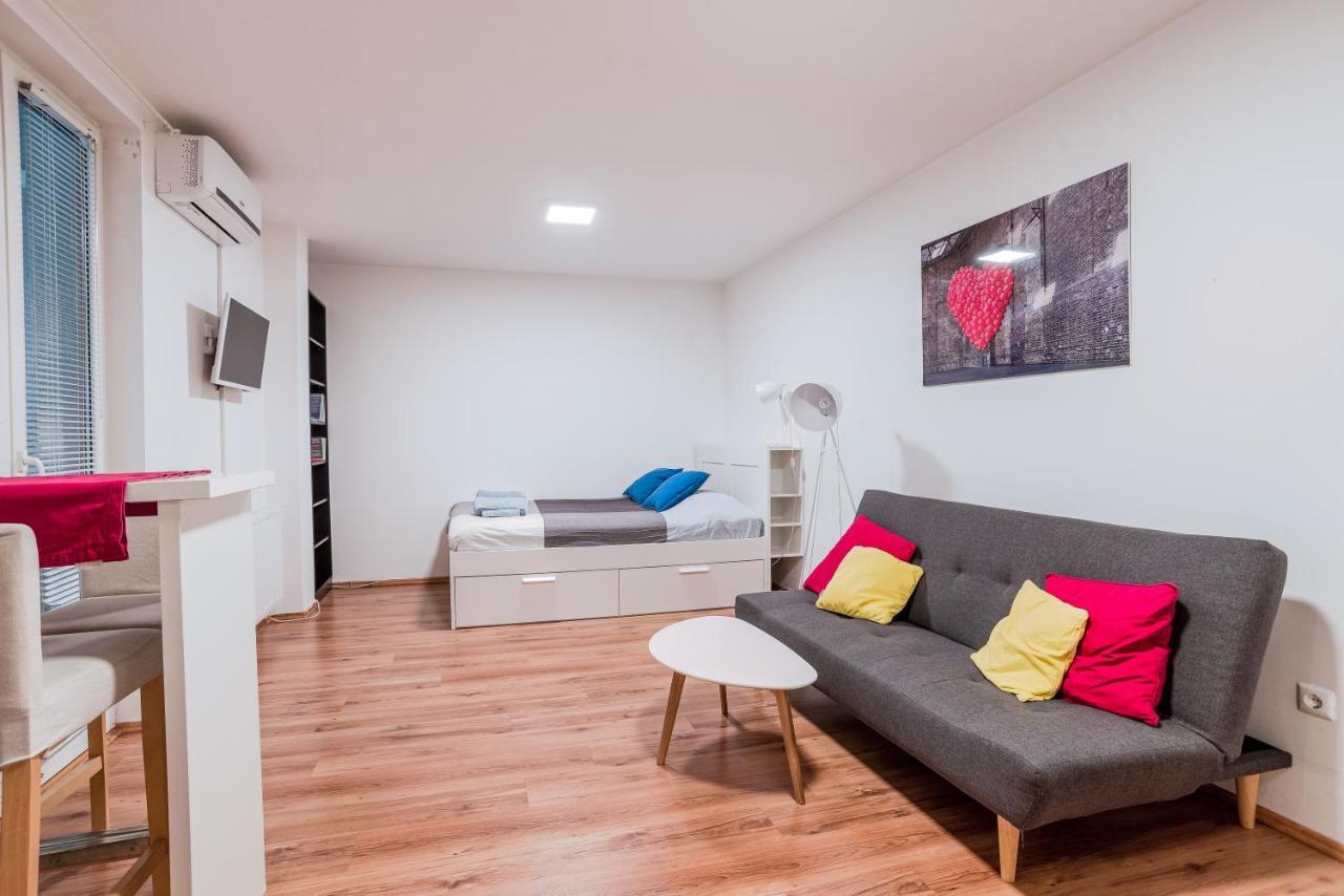 Central Studio Boulevard Budapest Kültér fotó