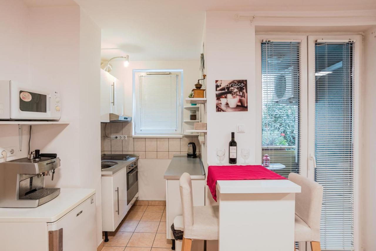 Central Studio Boulevard Budapest Kültér fotó