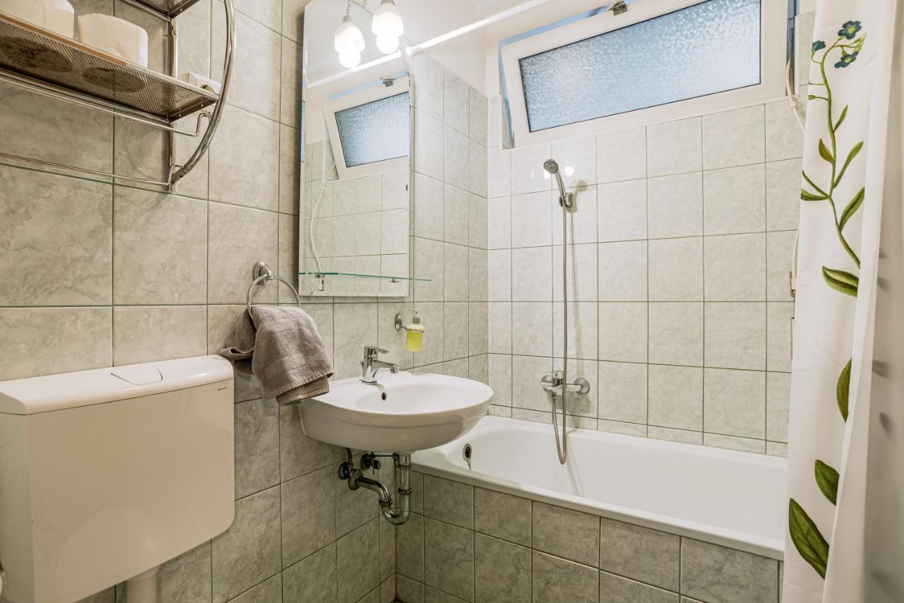 Central Studio Boulevard Budapest Kültér fotó